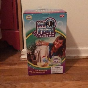 My fun fish tank! Self cleaning